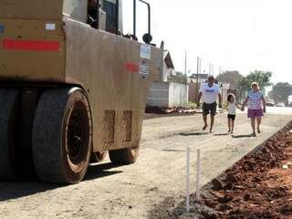 Obra de asfalto no Bairro Nova Lima (Foto: Divulgação/PMCG)