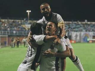 Jogadores comemorando os gols dessa noite. (Foto: Divulgação/Reprodução Gazeta Esportiva)