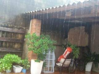 Chuva forte na região do Bairro Amambaí (Direto das Ruas) 