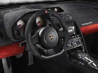 Lamborghini divulga imagens do Gallardo LP 570-4 Squadra Corse