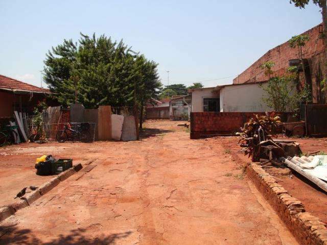 Prefeito valida ced&ecirc;ncia por 2 anos de estacionamento para o Camel&oacute;dromo