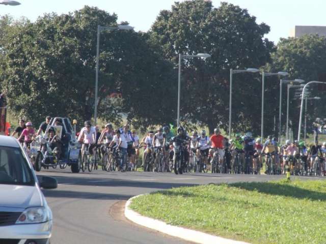Ciclistas recebem ben&ccedil;&atilde;o e saem em passeio da par&oacute;quia Perp&eacute;tuo Socorro
