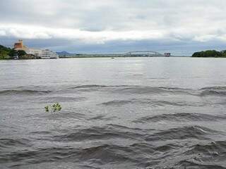 Imagem do leito do rio Paraguai em Corumbá. (Foto: Diário Corumbaense) 