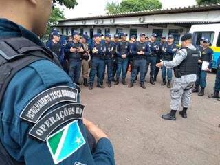 O 30 profissionais durante instrução de um dos policiais do Choque. (Foto: Divulgação) 