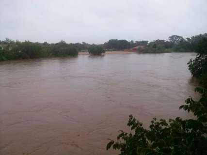 Rio Miranda entra em situação de emergência e nível subiu 12 cm em 24h