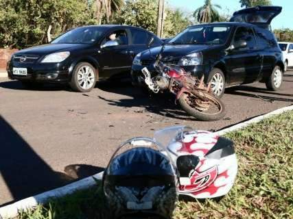  Casal de moto fica ferido após ser atingido por carro na Euler de Azevedo 