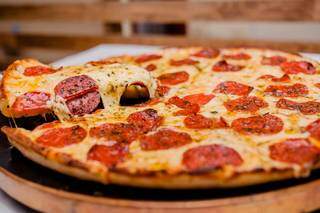 Pizza de Calabresa para comer à vontade (Foto: Pizza Na Pedra)