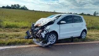 Durante a fuga, um carro foi atingido e a condutora ficou em estado grave. (Foto: Jornal da Nova)