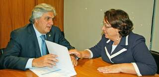 Senador Delcídio e a ministra Ideli Salvatti. (foto: divulgação)