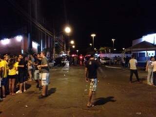 Tumulto aconteceu perto de bares no entorno da UFMS. (Foto: Direto das Ruas)