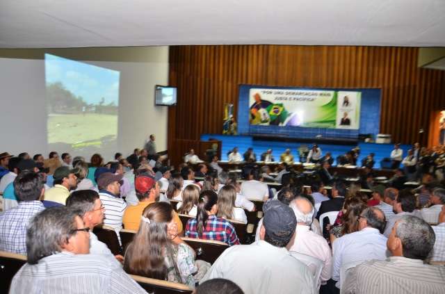 Com Assembleia lotada de fazendeiros, audi&ecirc;ncia discute demarca&ccedil;&otilde;es