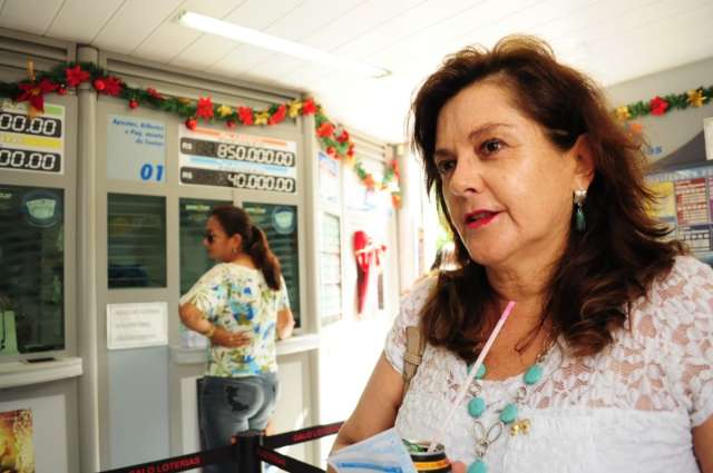 Na v&eacute;spera de Natal, pr&ecirc;mio de R$ 230 milh&otilde;es enche as lot&eacute;ricas