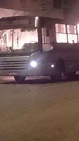 Ap&oacute;s pris&atilde;o de homem, populares ateiam fogo em &ocirc;nibus na Capital