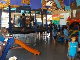 Crianças brincando na hora do intervalo em Ceinf de Campo Grande (Foto: divulgação) 