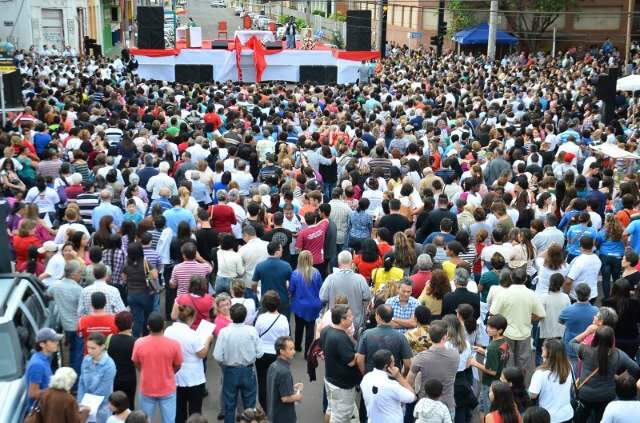 Celebra&ccedil;&otilde;es de Corpus Christi lotam cruzamento da rua 14 com a MT