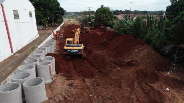 Prefeitura come&ccedil;a obra para evitar alagamentos na C&ocirc;nsul Assaf Trad