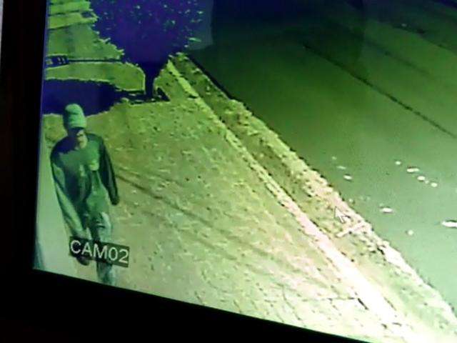 Dupla invade resid&ecirc;ncia, rende fam&iacute;lia e rouba camionetes no Monte Castelo