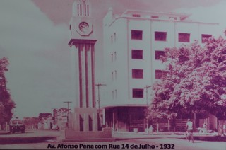 Foto antiga mostra como era o Centro e o prédio há 83 anos atrás. (Foto: Arquivo)