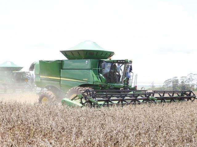 Chuva j&aacute; atrapalha e colheita da soja est&aacute; em 3,2% da &aacute;rea plantada em MS