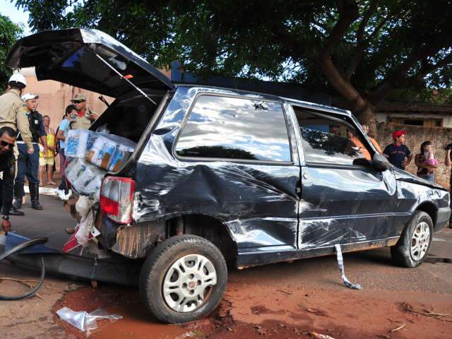  Sinaliza&ccedil;&atilde;o apagada causa acidente e carro capota em cruzamento no Buriti