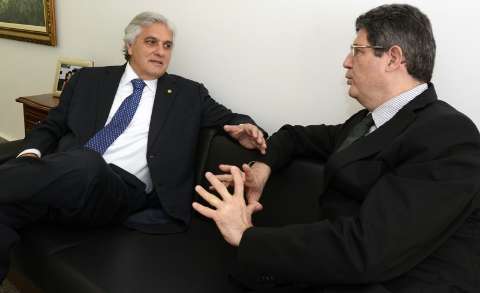 Delcídio discute com ministro desoneração e pacto federativo