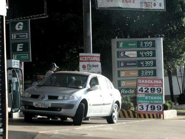 Ap&oacute;s acordo com Procon, ainda tem gasolina vendida a R$ 4,49 na Capital