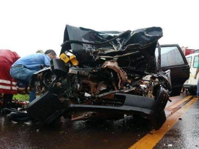 Casal de idosos morre em colis&atilde;o com caminh&atilde;o na rodovia MS-276