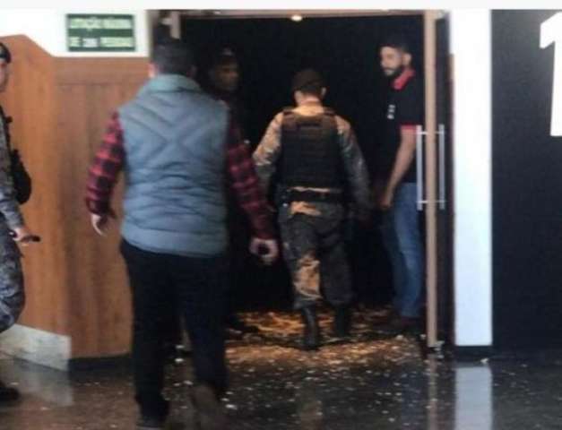 Homem &eacute; morto a tiros em sala de cinema no shopping de Dourados
