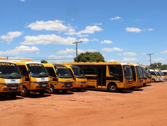 Munic&iacute;pio compra &ocirc;nibus para reduzir terceiriza&ccedil;&atilde;o no transporte escolar