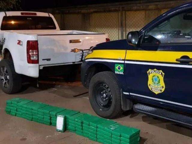Paraguaios s&atilde;o presos com 101 kg de coca&iacute;na em fundo falso de ve&iacute;culo