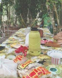 Café da manhã em camping de Cumuruxatiba, na Bahia (Foto: Eveline Cássia)
