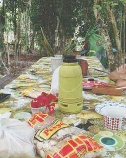 Café da manhã em camping de Cumuruxatiba, na Bahia (Foto: Eveline Cássia)
