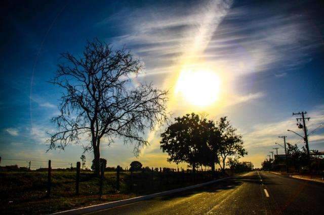 Umidade volta a cair em Campo Grande e p&otilde;e a cidade em estado de aten&ccedil;&atilde;o
