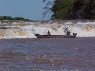 Chuvas &quot;sujam&quot; os rios e enchem, afastando os pescadores. (Foto: PMA)
