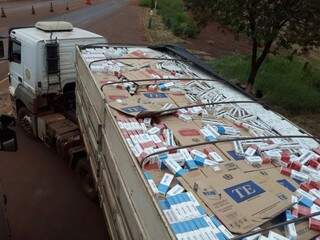 Polícia apreendeu, ao todo, 1.200 caixas de cigarro. (Foto: Divulgação/PRE)