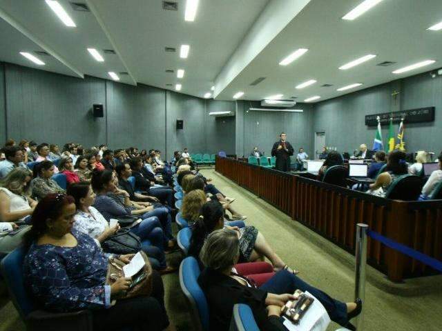 Acusado de matar ex a facadas confessa e n&atilde;o acompanha o pr&oacute;prio julgamento