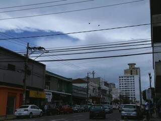 Céu nublado no Centro de Campo Grande na tarde desta sexta-feira (30) (Foto: Kísie Ainoã)