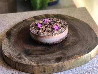 Essa é a torta crua de chocolate com avelã. (Foto: Marianna Coelho)