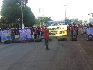 Manifestantes são contra instalação de indústria em Maracaju (Foto: Divulgação/MST)