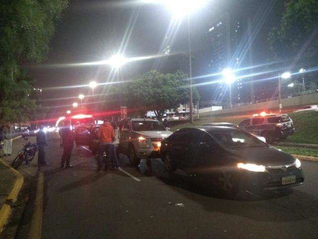 Colis&atilde;o envolvendo cinco ve&iacute;culos provoca congestionamento na Afonso Pena 