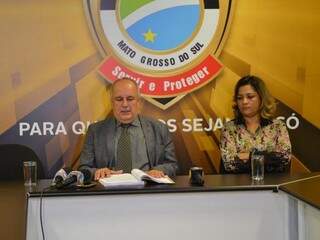 Delegado e a advogada de Alisson, Rosana D&#039; Elia. (Foto: Simão Nogueira) 