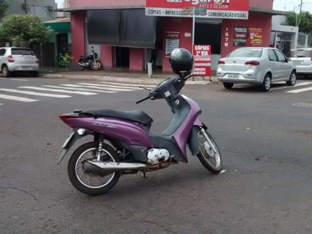 Motociclista &eacute; arremessada contra ve&iacute;culo e fica ferida em acidente