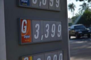 Os postos reajustaram nesta quinta-feira o valor do combustível. (Foto: Vanessa Tamires)