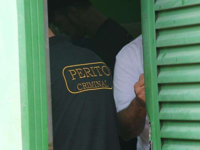 V&iacute;tima de 74 anos 'mexendo' com dinheiro chamou aten&ccedil;&atilde;o de assassino 