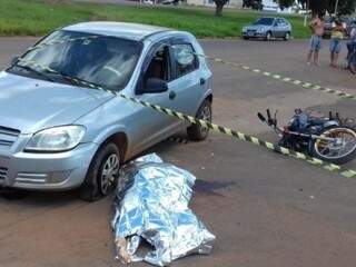 Após a queda a vítima ainda foi atropelada pelo veículo. (Foto: Idest) 