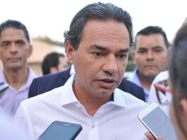 &lsquo;For&ccedil;as ocultas&rsquo; dificultam campanha, diz Marquinhos ao registrar chapa