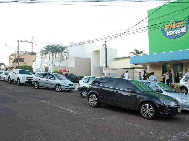  Parada em fila dupla sempre &eacute; &ldquo;rapidinha&rdquo;, mas causa transtorno 