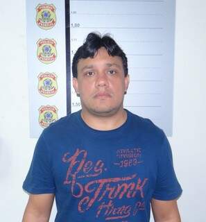 Acusado, que não teve nome revelado, foi preso em flagrante pela Polícia Federal. (Foto: Divulgação / PF)
