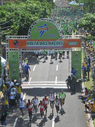  Atletas da elite masculina largam na Meia-Maratona Volta das Na&ccedil;&otilde;es
