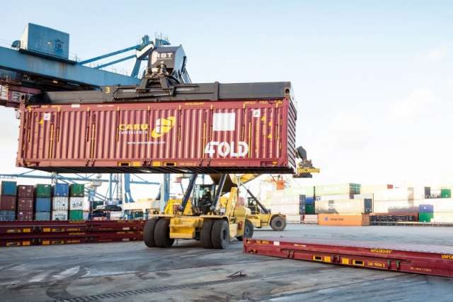 Desacelera&ccedil;&atilde;o do mercado externo faz exporta&ccedil;&otilde;es ca&iacute;rem 21% em 2015